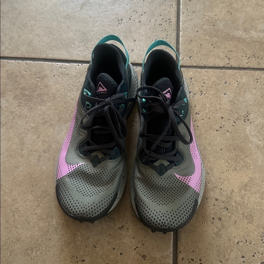 Nike Gray and Pink Pegasus Trail 2 Athletic Shoes W 10